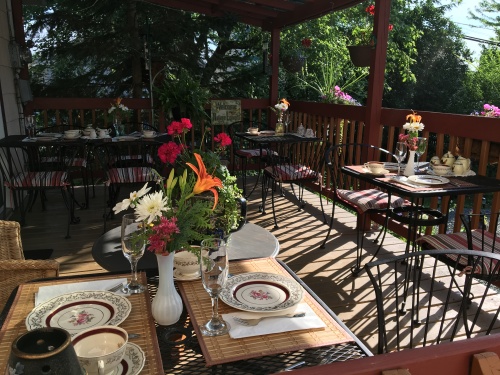 Terrasse en été pour le petit déjeuner