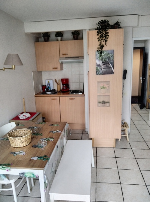 salle à manger et kitchenette équipée