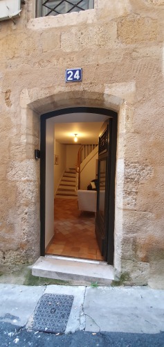 Entrée individuelle de l appartement.