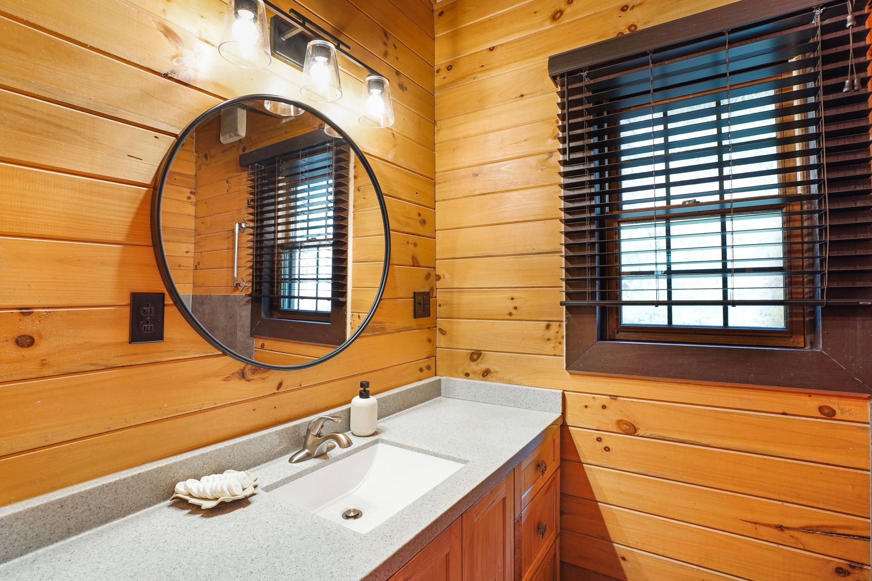Hemlock Log Cabin | Photo 20