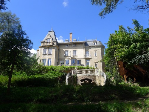 Grande chambre avec vue sur le parc