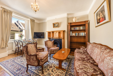 Living room / dining area