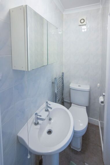 Full Bathroom