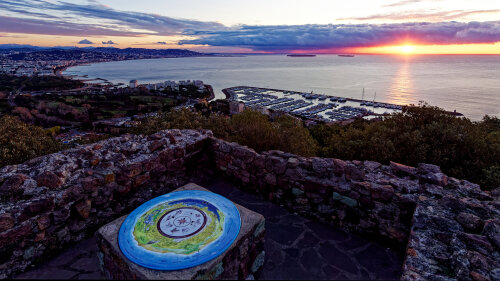 Lever de soleil hivernal sur la Napoule et la baie de Cannes