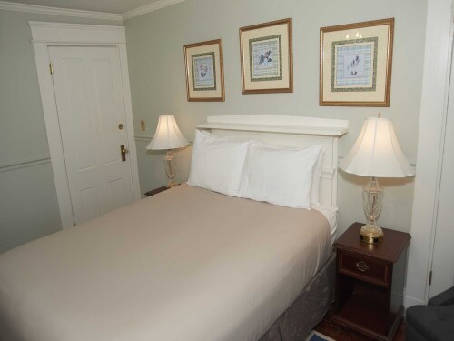 The Inn 4 Queen (no pets)-Double room-Ensuite-Standard - Base Rate
