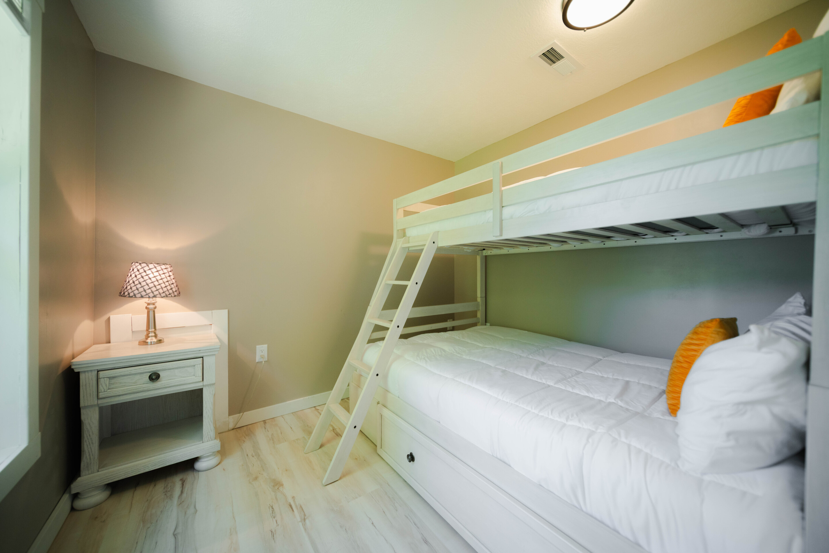 Whispering Acres | Photo 17