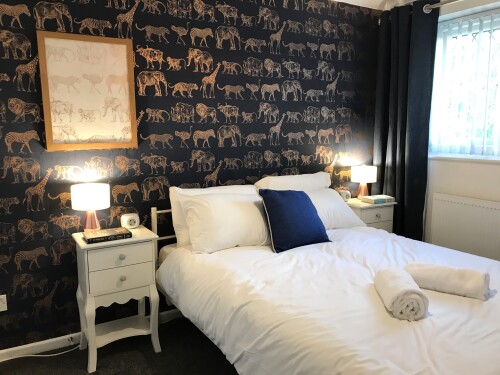 Bedroom 3 - Cosy and comfy double bed, with easy access USB points on bedside tables - Preston home