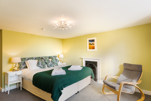 Family room-Superior-Ensuite with Bath-Langmoor Room - Base Rate