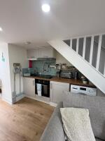 Fully fitted kitchen