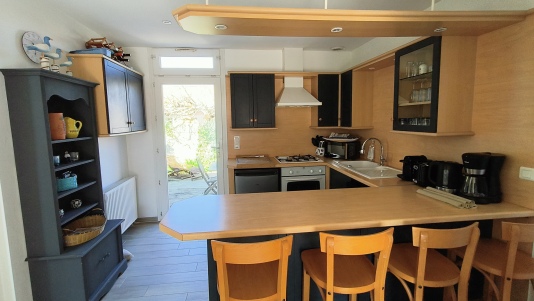 Accès sur la terrasse à l'arrière