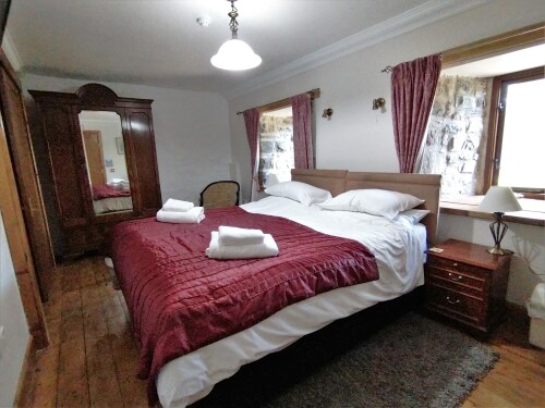 Double room-Ensuite-Super King Size Disabled - Base Rate
