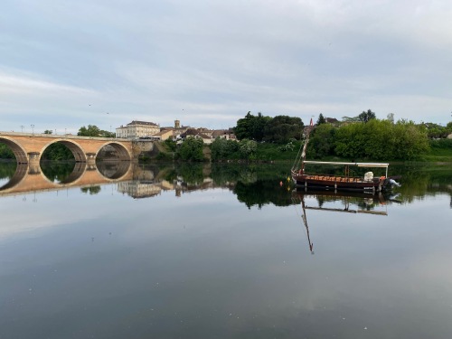 Bergerac - La Dordogne, gabarre et vieux pont