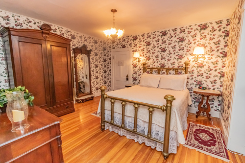 Room 4-Triple room-Superior-Private Bathroom - Saratoga Dreams