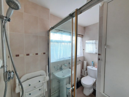 Shared Shower with seat