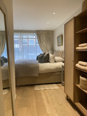 Master en suite bedroom with superking bed