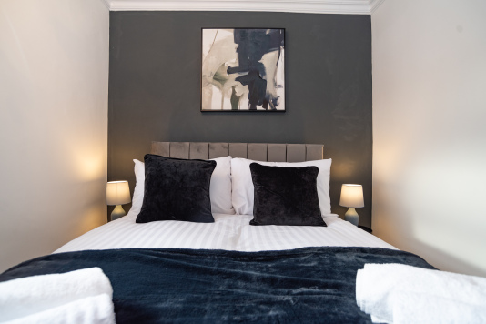 Welcoming double bed, perfect for couples or solo guests, with hypoallergenic bedding and a comfortable mattress for a relaxing, restful stay.