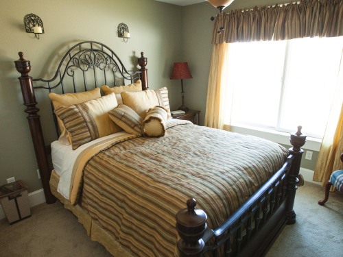 Heather Marie Suite second floor Bay view with full bath. Two night minimum required.