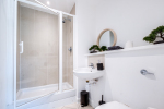 En-suite bathroom 