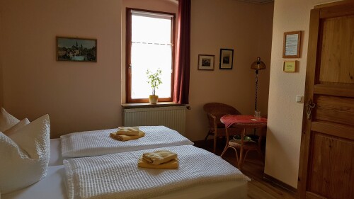 Doppelbett oder zwei Einzelbetten-Standard-Ensuite Dusche-Strassenblick - Basistarif
