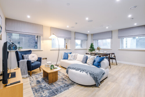 Stylish 2-Bed 2-Bath Apartment in Newly Renovated Victorian Building – Prime Leeds City Centre near Station
