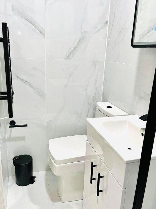 En-Suite bathroom for Bedroom 4 upstairs