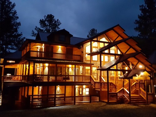 Hilltop AnandVille 8BR, Sleeps 24 Adults/Teen & 6 Kids.