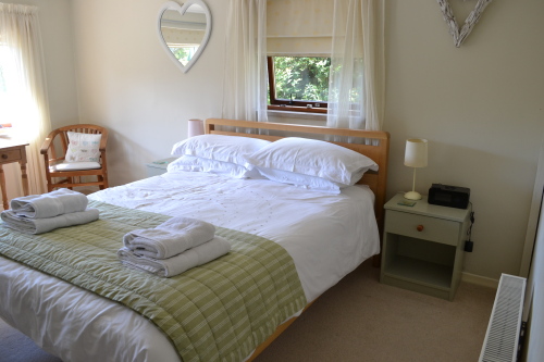 Southover Bed and Breakfast - Comfortable King-sized bed