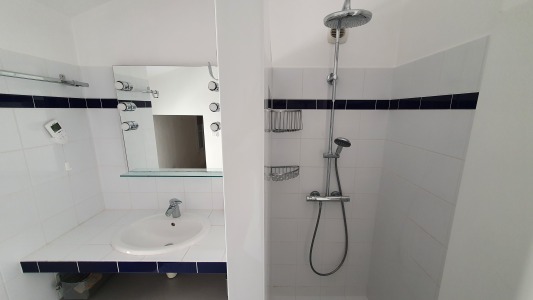 Salle de bain chambre 1