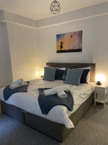 The Sand Bank - Flat 1 - Superking main bed, huge cosy and ready for a great stay.