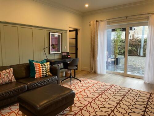 Separate TV Lounge with desk 