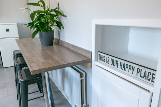 Breakfast bar, kitchen