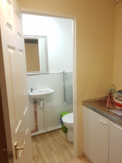 Studio room 1 kitchen and bathroom