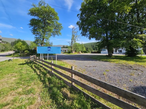 Signs to the properties from the road, the A835