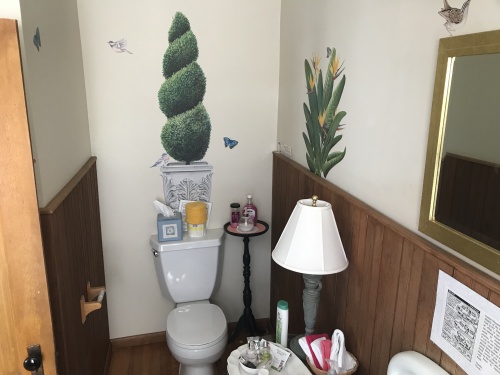 An additional view of the Gazebo Bath with wall art