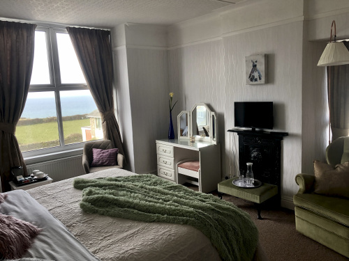 Double or Twin-Deluxe-Ensuite with Shower-Sea View - Base Rate