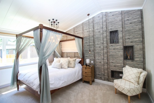 Hollicarrs - Kingfisher Lodge - Master Bedroom