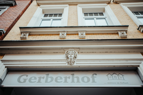 Logo / Zufahrt zum Gerberhof
