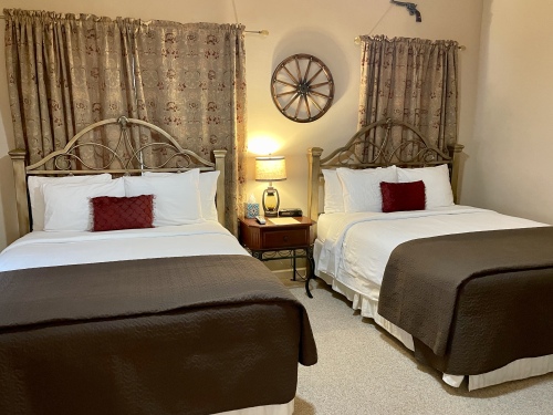  Room 06-Queen-Luxury-Ensuite with Jet bath-Mountain View - Base Rate
