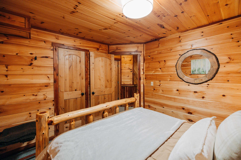 Rustic Cedar Inn | Photo 22