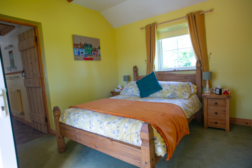 Double room-Standard-Ensuite with Shower-Garden View-The Sunrise Room - Base Rate