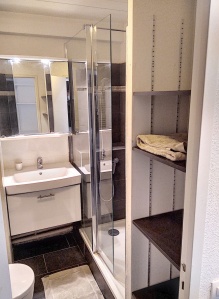 douche à l'italienne, meuble vasque et rangements