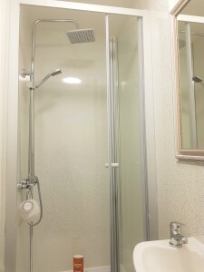 Studio room 1 Bathroom shower