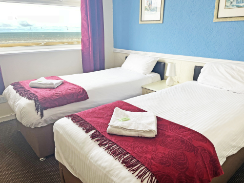 Twin room-Standard-Ensuite with Shower-Sea View - Base Rate Room Only