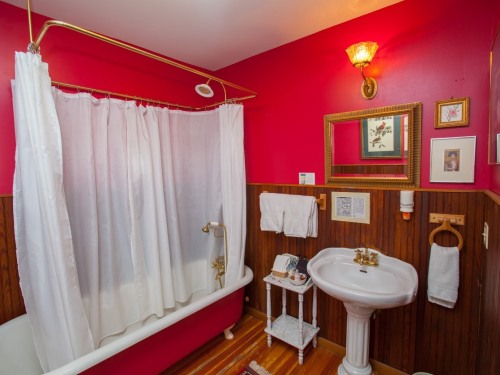 Opal bathroom