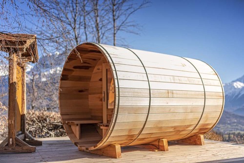 Rez-de-chaussée, extérieur - Face aux montagnes, le sauna panoramique.