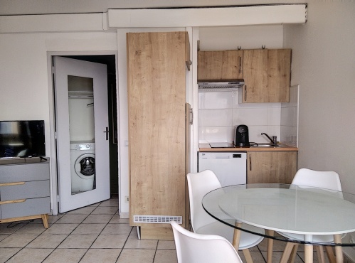 machine à laver dans l'entrée