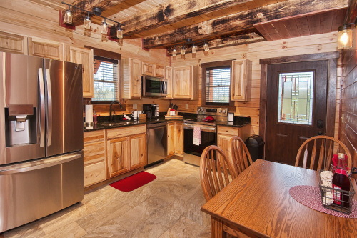 Beautiful, Full Kitchen and Dining area, with Decorative Front Door, Kalli's Luxury Retreat