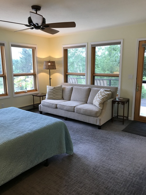 Single room-Private Bathroom-Queen-Woodland view-Aspen