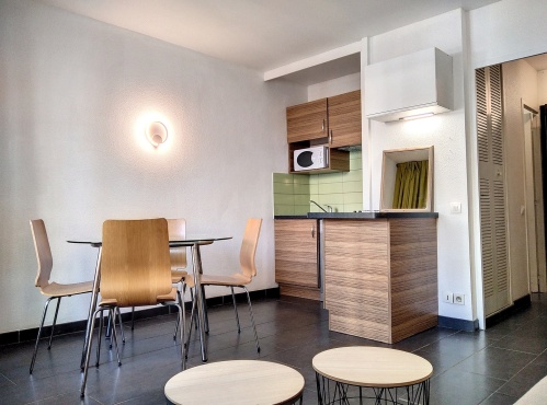 salle à manger pour 4 personnes