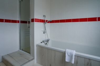 Bath and separate Shower Cubicle
